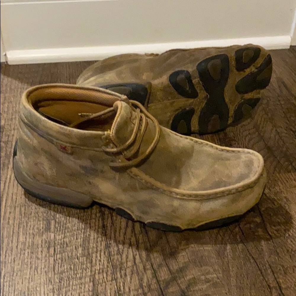 Size 7 Twisted Xs